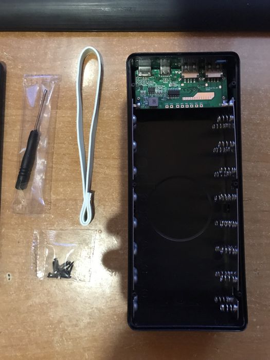 Повербанк( КОРПУС)великої емності ( на 16 єлементів 18650)