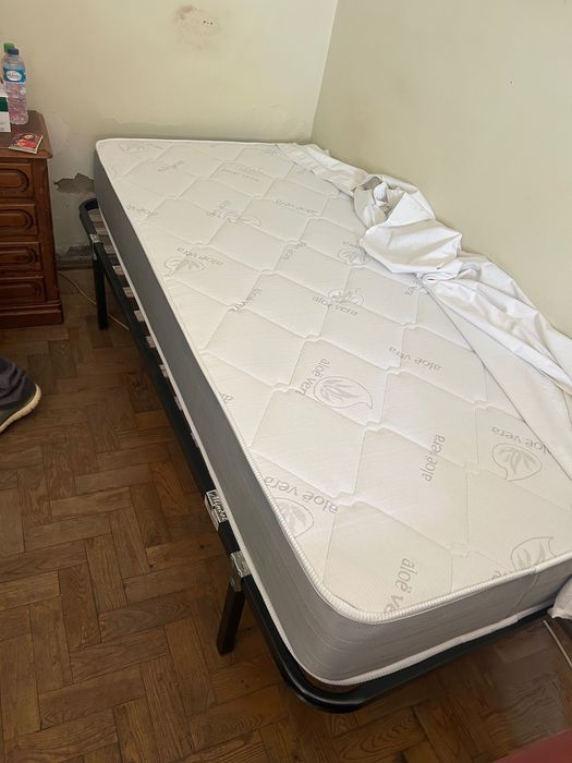 Cama com colchão