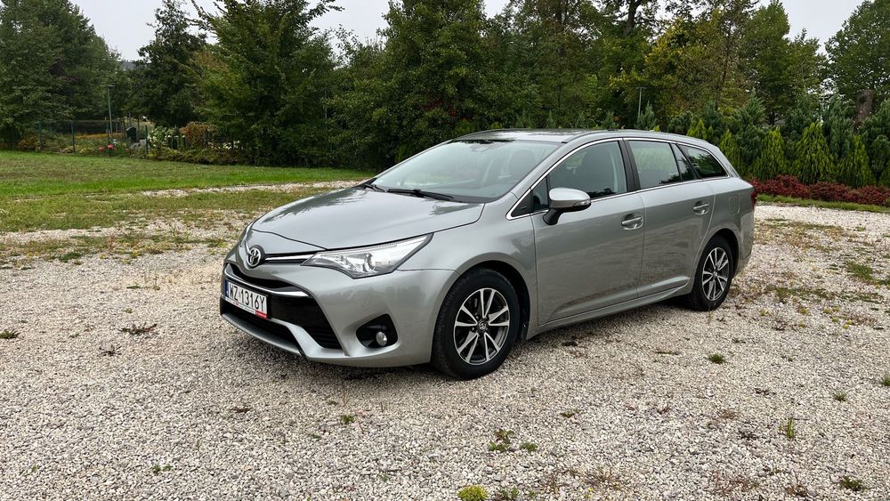 Toyota Avensis Toyota Avensis  2,0 benzyna Automat 2018r.  90 tys.km Salon Polska