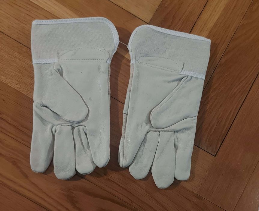 Luvas novas de excelente qualidade.