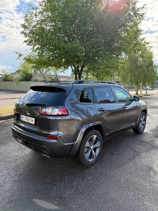 Jeep Cherokee Limited 2019 року в обвісі Overland з повним приводом