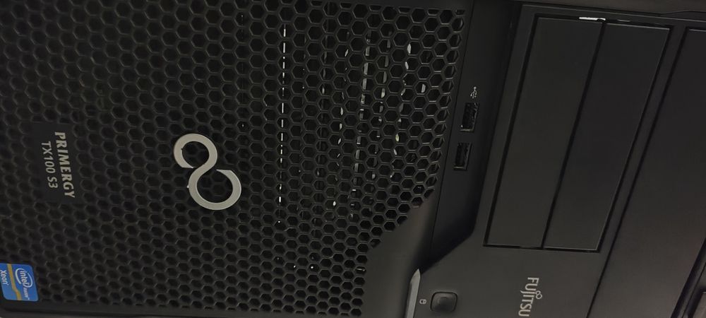 Fujitsu tx100 s3p server, xeon 8 gb 240 SSD 1tb hdd Windows 201263825217139841121