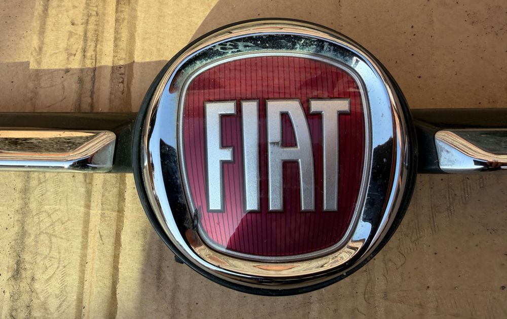 Fiat 500 Lift 2015- atrapa chłodnicy GRILL znaczek CHROM idealny