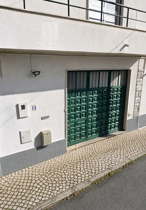 Alugo Armazém  na pontinha