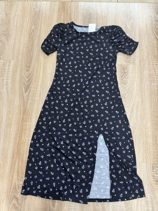 Sukienka midi obcisla rozporek