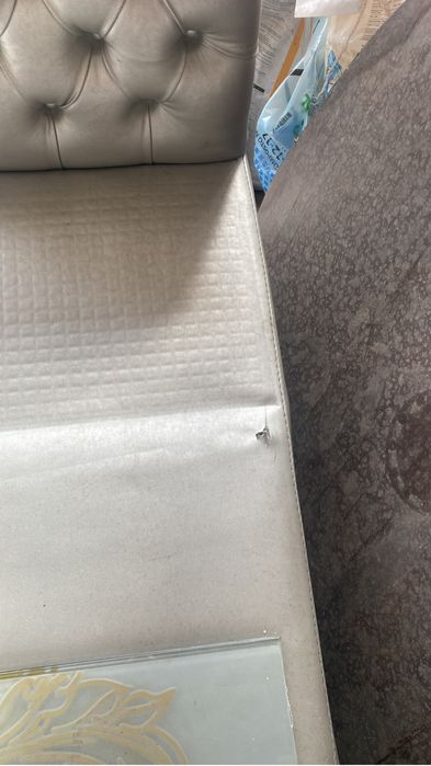 Banco grande com capitonés