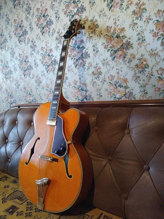 Гарна і якісна напівакустична джазова банка Greg Bennett La Salle JZ4