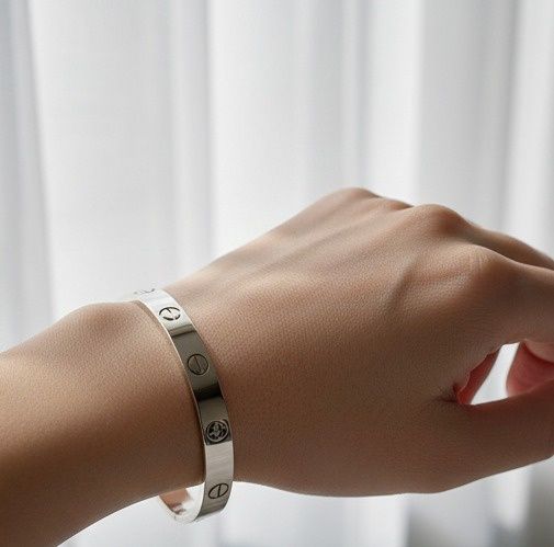 Pulseira Cartier Love em Ouro Branco