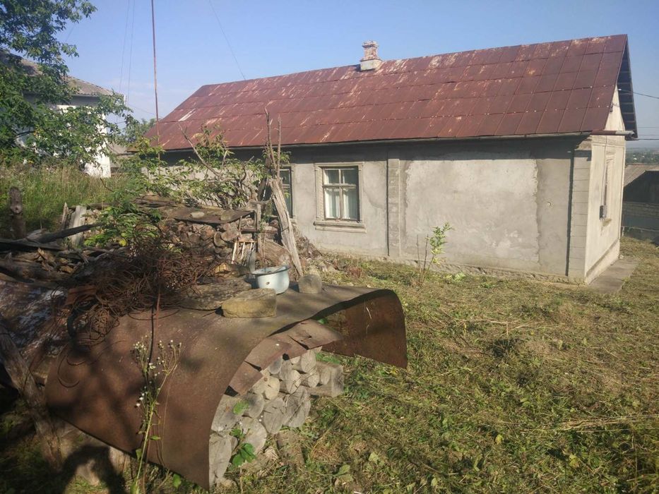 Продам 4 кімнатни будинок 35 км від Чернівців ,село Ржавенці