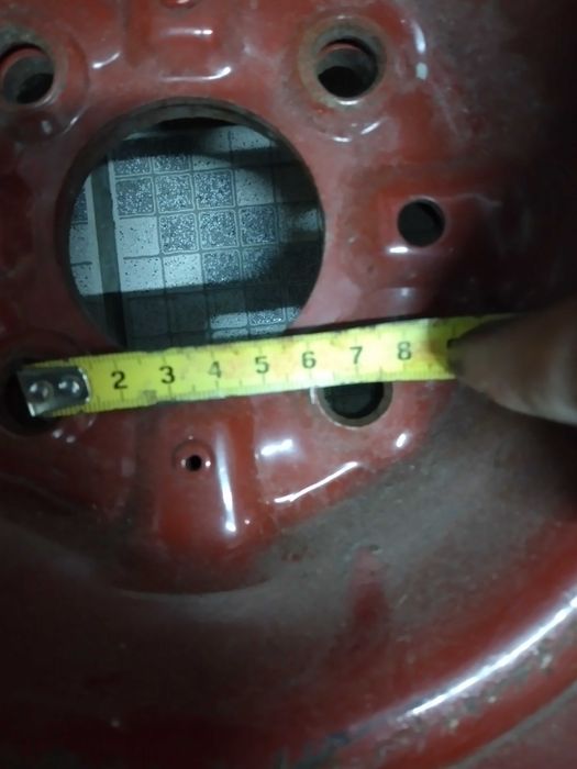 Pneu suplente para carro e macaco
