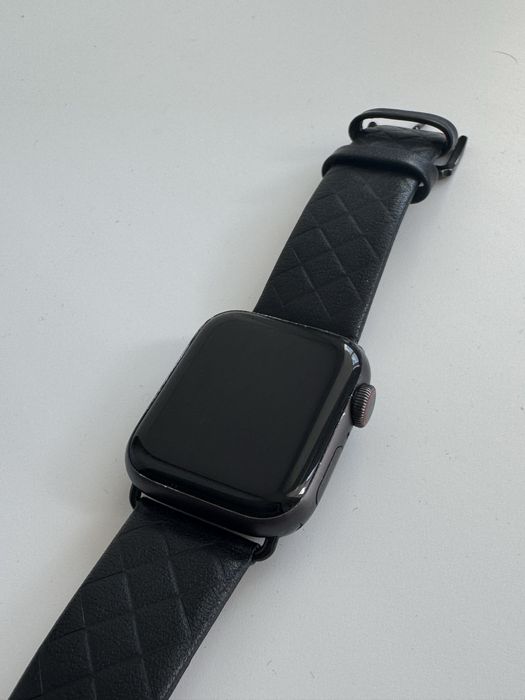 apple watch 4 40 mm / епл вотч 4 40 мм