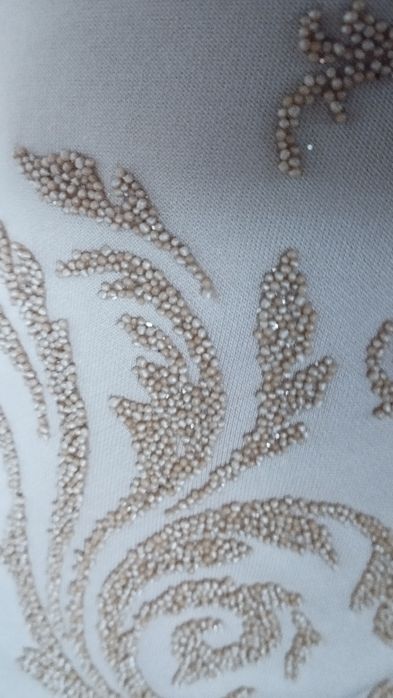 Котельне плаття .кремового кольору на р.46 .оздоблення вишивкою бісеро