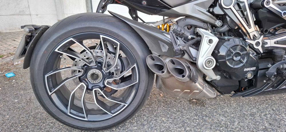 Ducati XDiavel S com suportes e malas Hepco & Becker