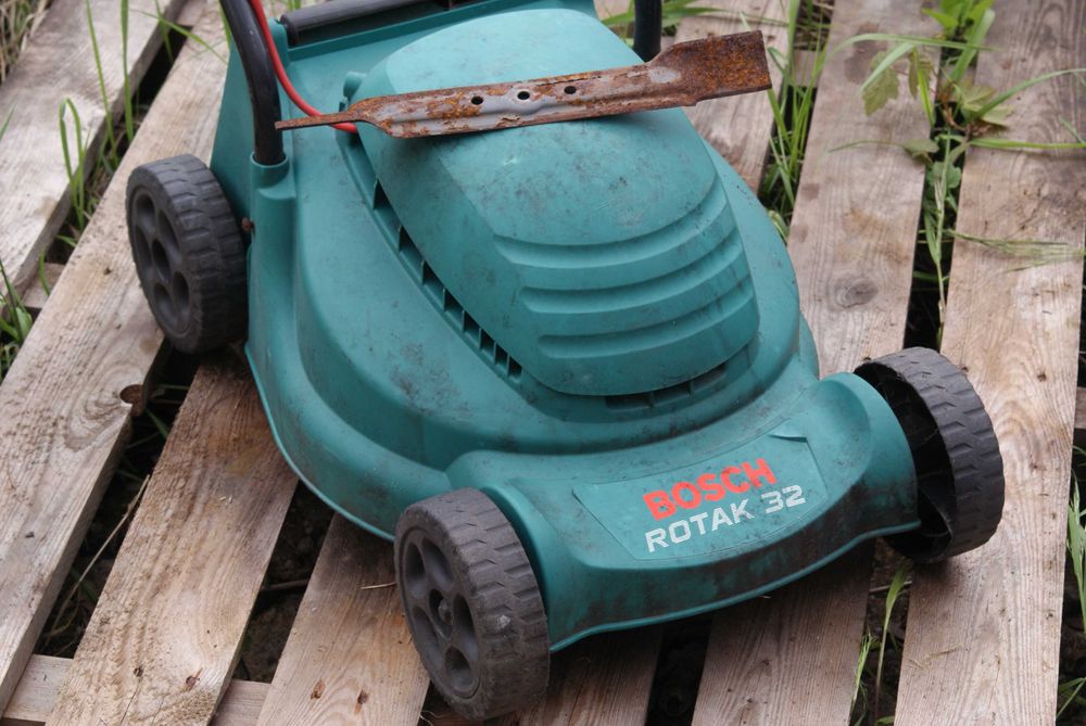 Bosch Rotak 32 / NÓŻ