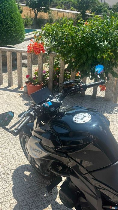 CFMoto 650nk com extras