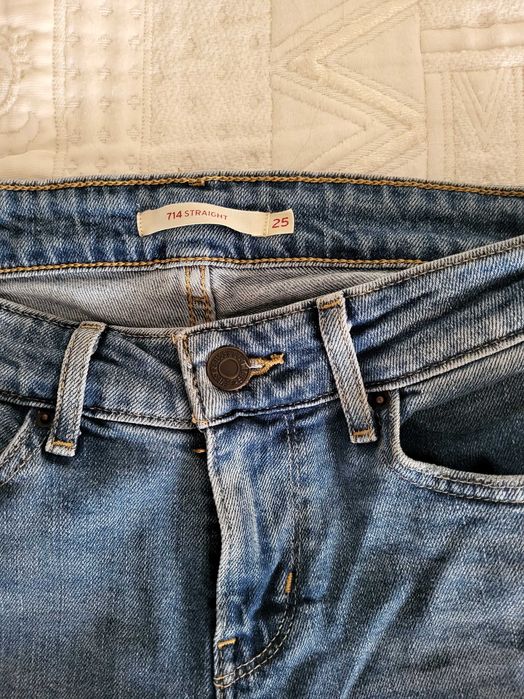 Oryginalne jeansy damskie Levis prawie nowe
