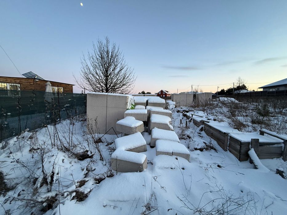 Продаж земельної ділянки з фундаментом під будинок