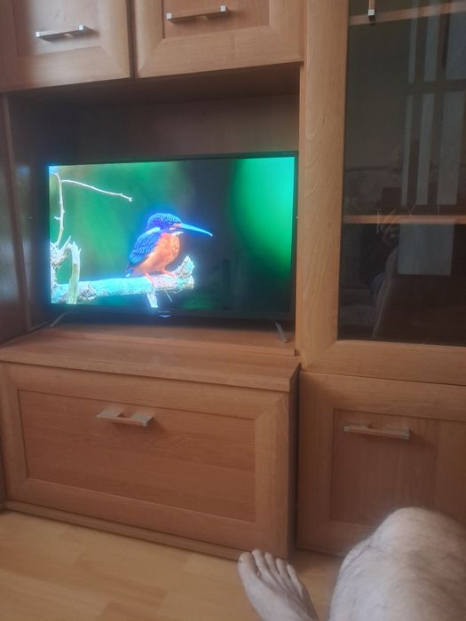 Sprzedam telewizor Sharp, Smart TV, oparty na platformie Android 81cm,