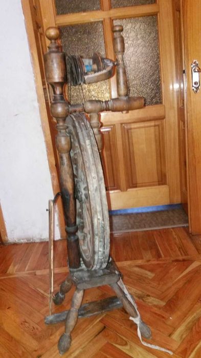 старовинні прядка  для  вовни  та  веретено