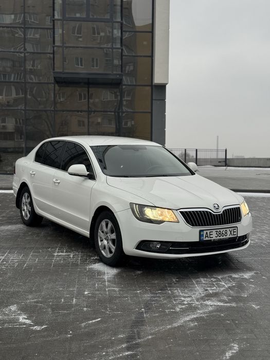 В продаже Skoda Superb 2013 года