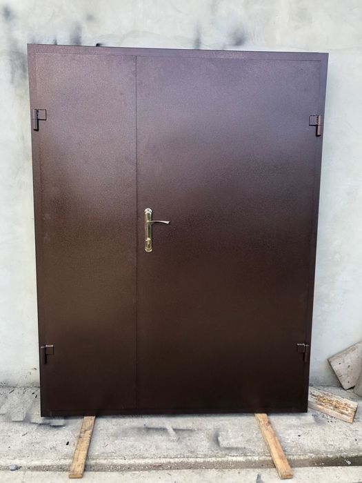 Двері металеві в підізд, будинок.
