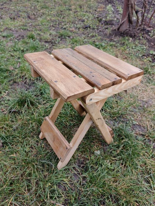 Стілець складний з дерева