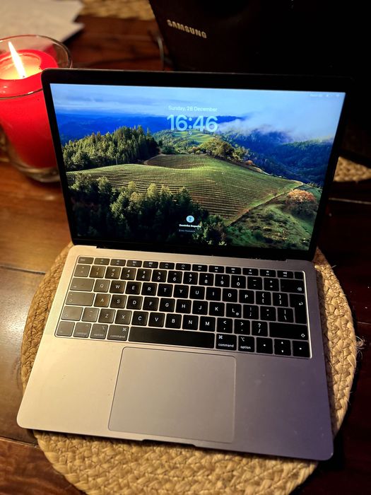 MacBook Air 13” 2019 | 8 GB RAM | Intel i5 | Bardzo dobry stan