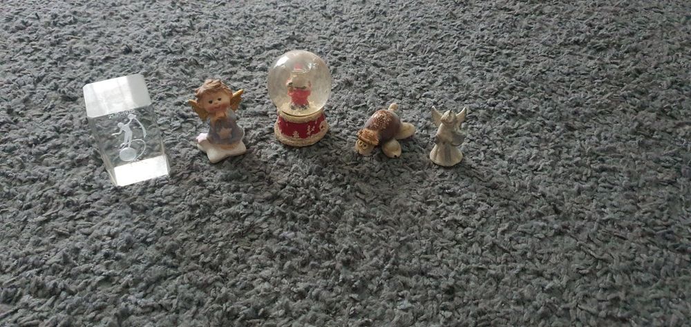 Lampka na ładowanie lub baterie oraz figurki