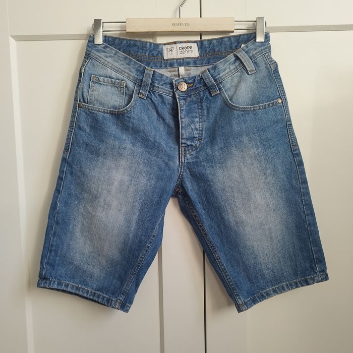 Krótkie spodenki jeansowe Cropp