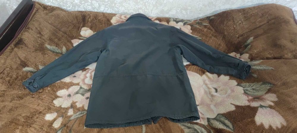 Демісезонна чоловіча куртка (розмір 48-50)