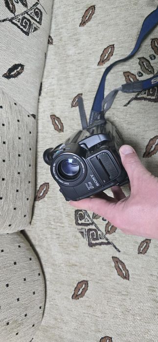 Продам Відеокамеру Sony Handycam CCD-TR425E