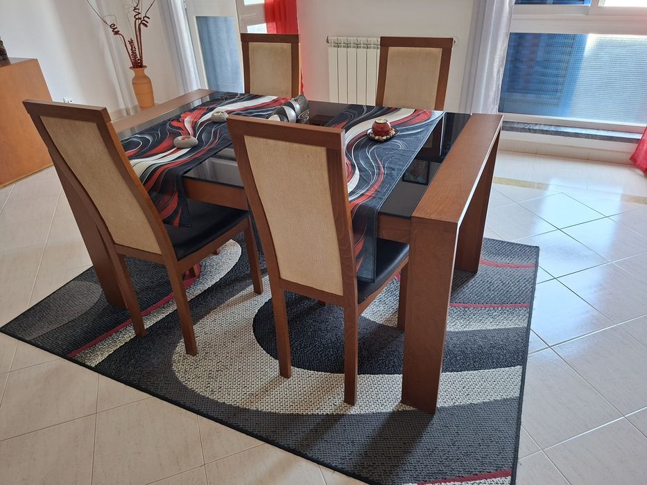Mesa de sala em cerejeira extensível com 4 cadeiras