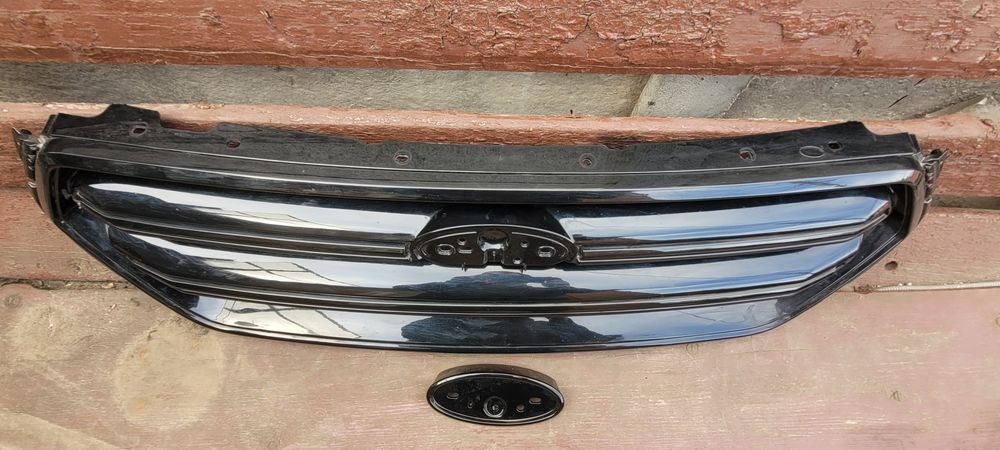 Решетка переднего бампера Ford Escape 17-19