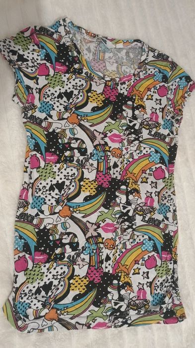 Koszulka dłuższą tunika 134 kolorowa stan dobry