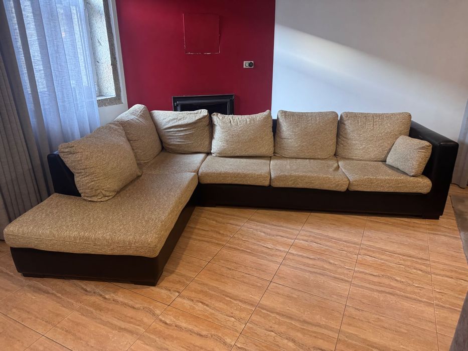 Sofá com chaise longue