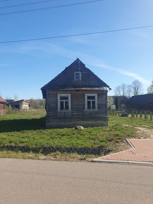 Działka siedliskowa z domem drewnianym