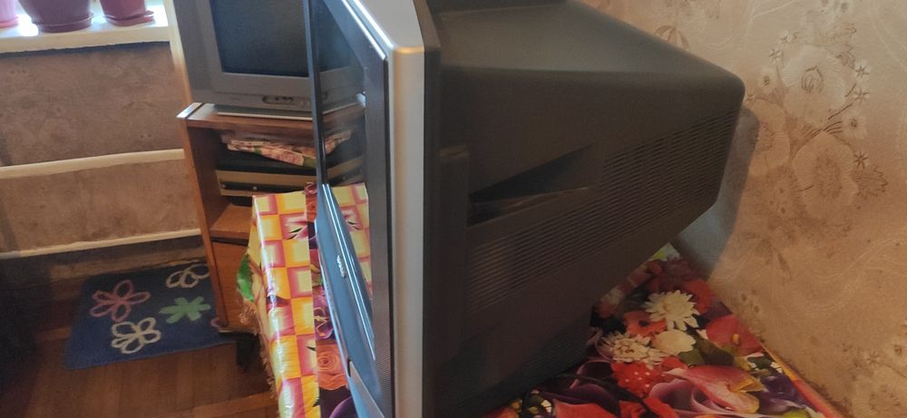 Телевизор Sharp.