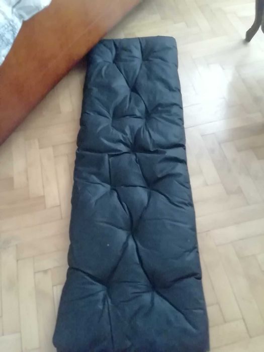 Poduszka ogrodowa na ławkę huśtawkę.