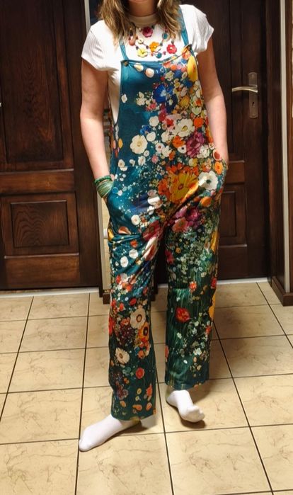 Strój, kostium - kwiaty, ogrodniczki