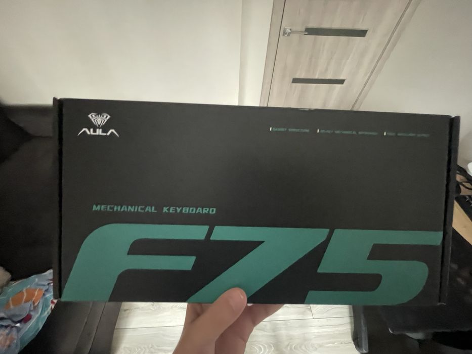Продам клавіатуру Аула ф75