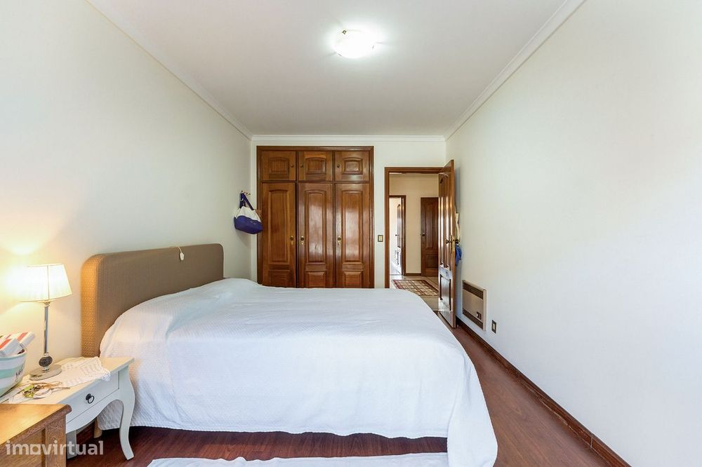 Apartamento T3 a 2 Minutos da Praia com Box Fechada e Churrasqueira em