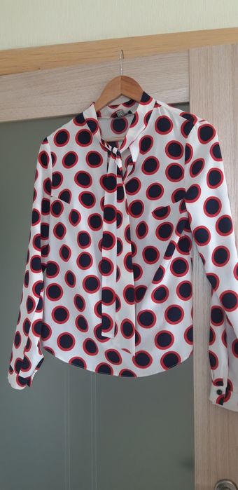 HelenA Шикарная шёлковая блузочка(шёлк отличного качетва).Фирма Helena