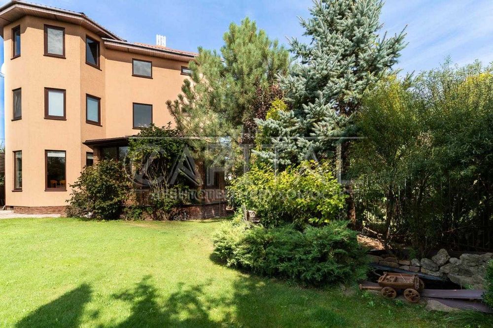 Продаж будинку 270 м Осокорки — 3 поверхи, 5 соток, готовий для життя