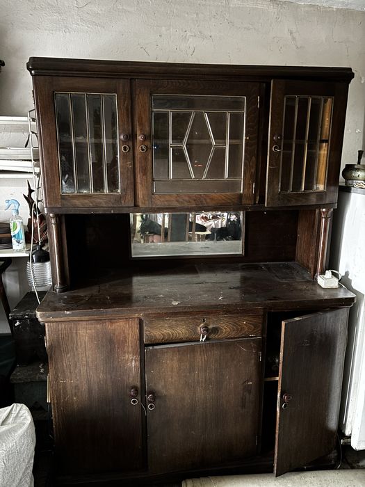 Антикварный шкаф-сервант