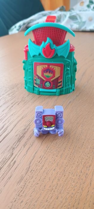 Baza Superzings+figurka