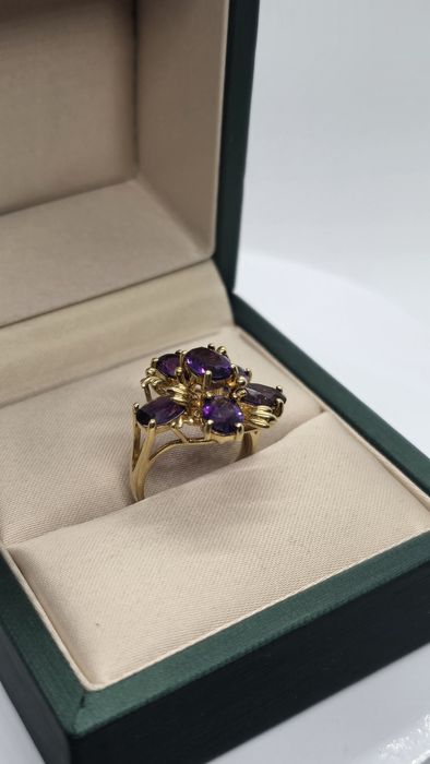 Zloty pierscioneo z ametystami