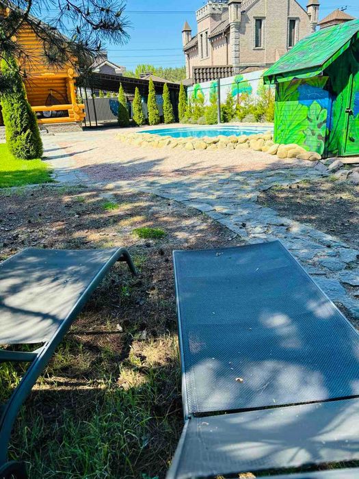 Будинок в оренду подобово з басейном чаном та банею на Десні
