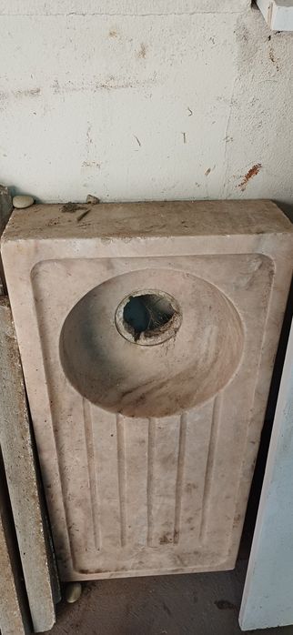 Banca em antiga em marmore