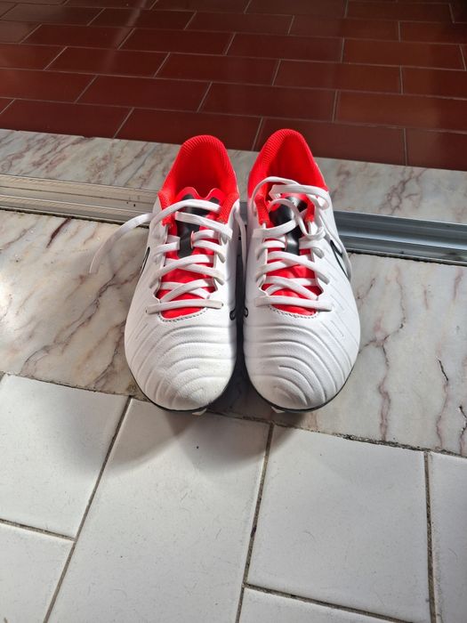 sapatilhas para jogar futebol nike como novo
