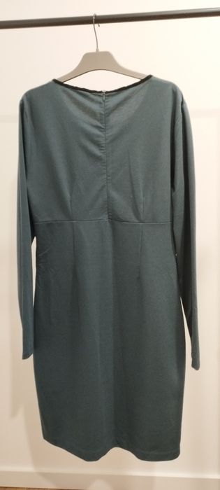 Vestido com bordado em relevo